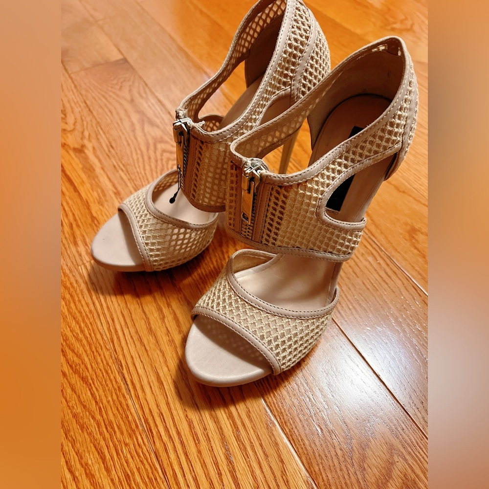 Burberry London Ivory Leather Trim Mesh Stiletto Zip Heels Size 39